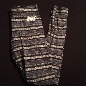 NIKE Leggings